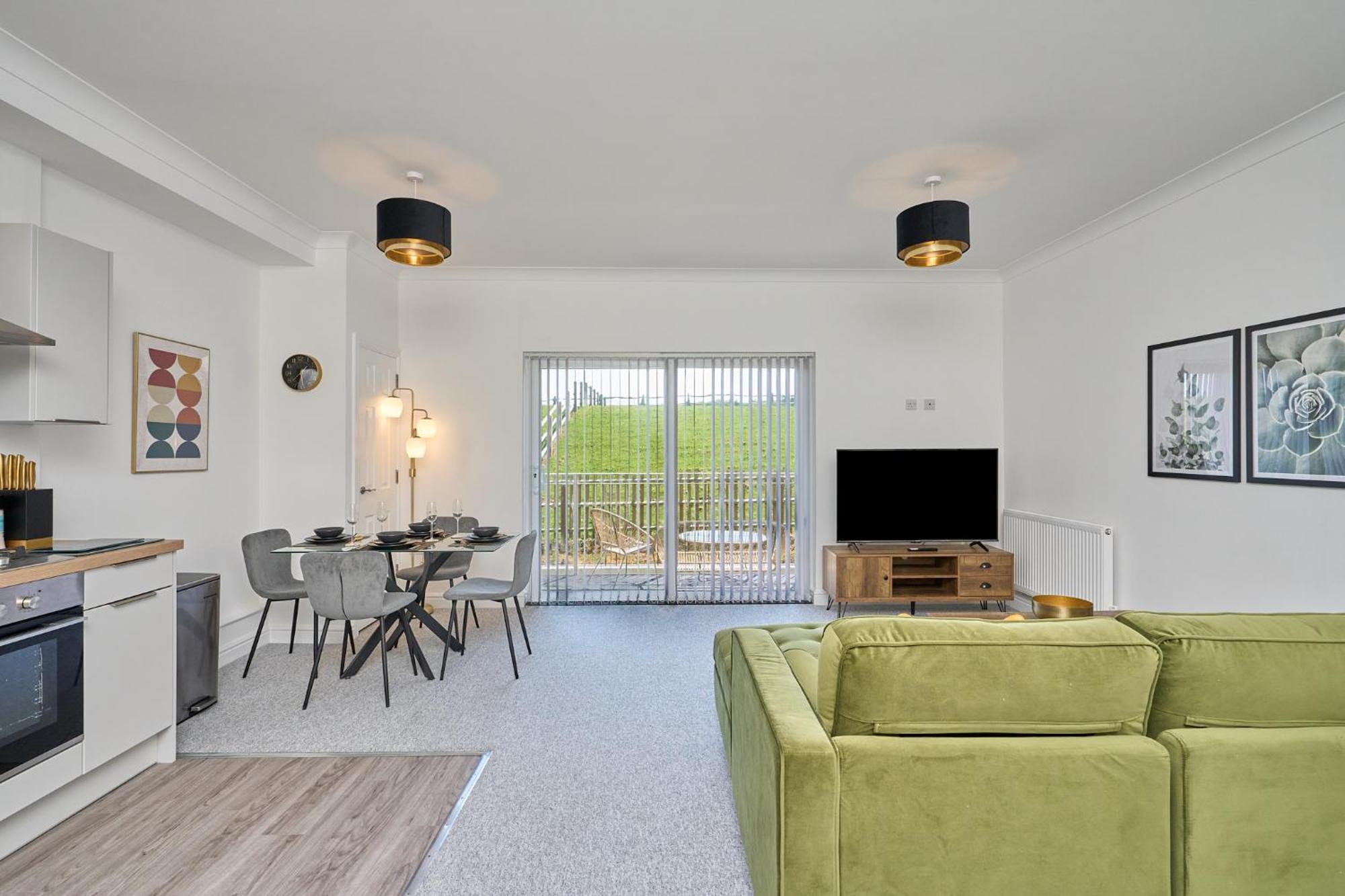 Spacious 1 Bed Apt - Stunning Views & Private Parking - 5 Mins To Beach - Dog Friendly - Close To Ventnor, Shanklin & Sandown - Ideal For Friends, Families & Business Travellers - Sleeps Up To 4 Guests - Managed By "Greenstay Serviced Accommodation" Bonchurch Экстерьер фото