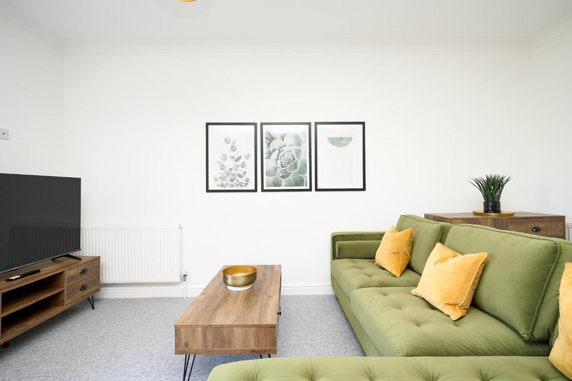 Spacious 1 Bed Apt - Stunning Views & Private Parking - 5 Mins To Beach - Dog Friendly - Close To Ventnor, Shanklin & Sandown - Ideal For Friends, Families & Business Travellers - Sleeps Up To 4 Guests - Managed By "Greenstay Serviced Accommodation" Bonchurch Экстерьер фото